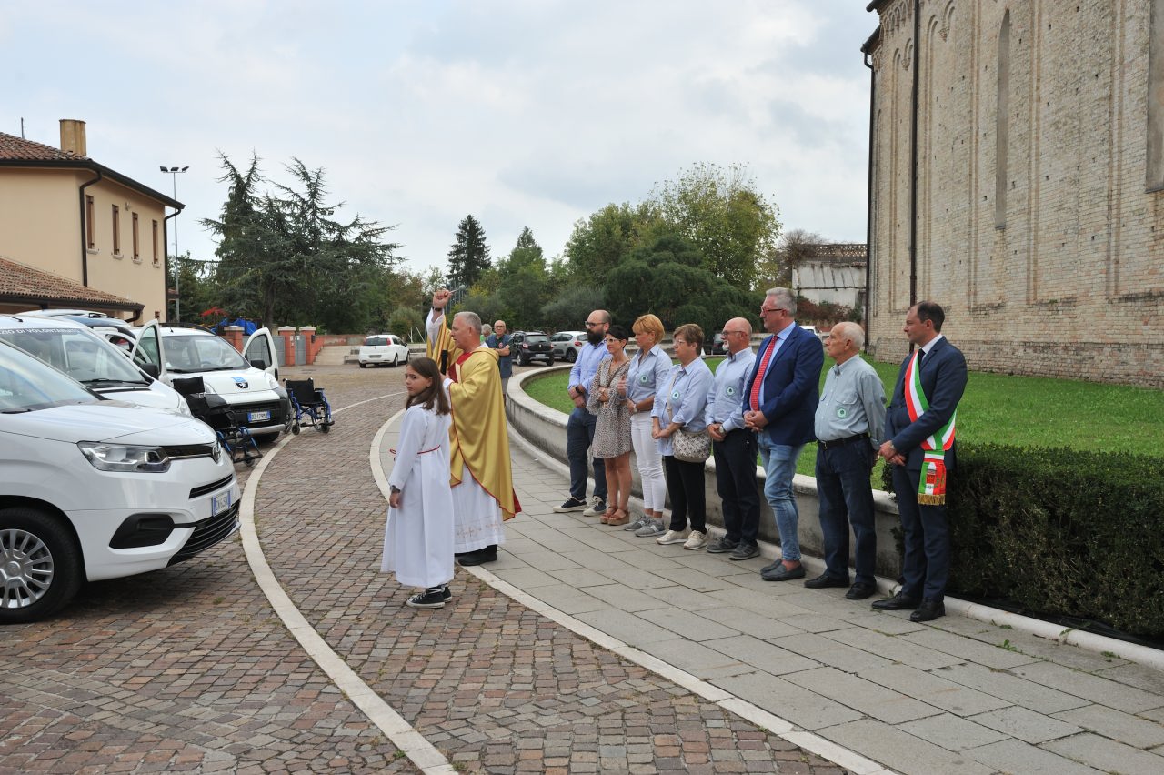 Benedizione nuovo automezzo Associazione Quadrifoglio Pravisdomini